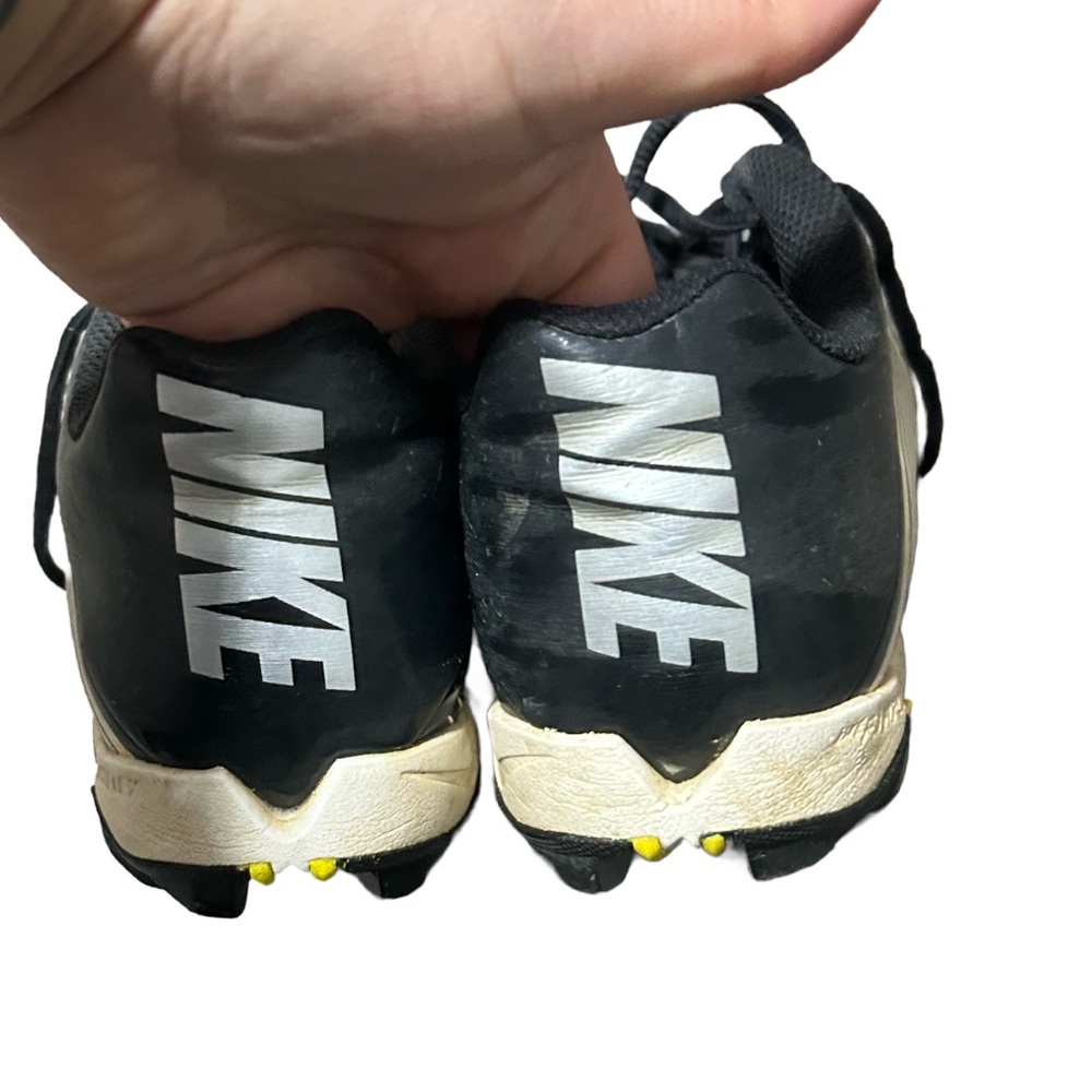 Black and White Athletic Cleets - Picture 4 of 12